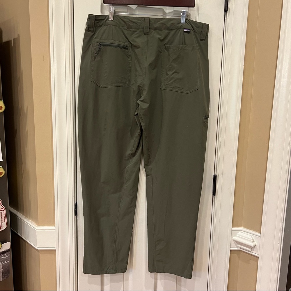 Like New Patagonia Men’s Quandary Pants Green Size 40 Regular 55181 Hiking - Picture 3 of 8